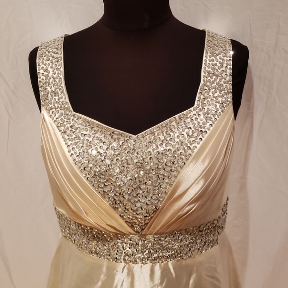 Prom dress - Picture 3 of 6